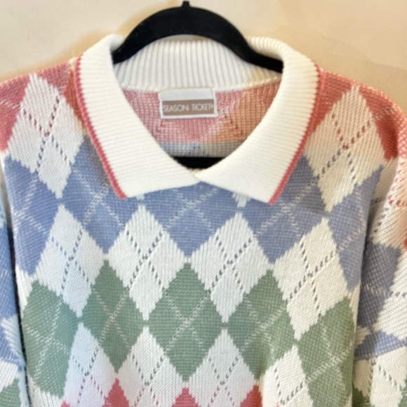 Vintage woman’s argyle print sweater with collar - Picture 8 of 8